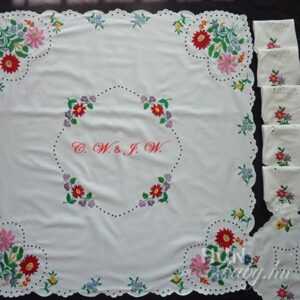 Asztalterítő + 6 db asztali szalvéta akár egyedi monogrammal