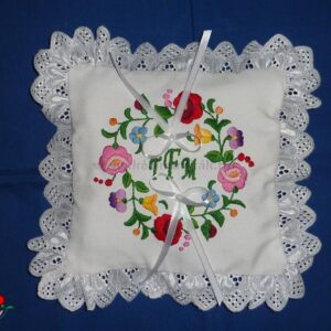 GYŰRŰPÁRNA Kalocsai koszorús monogramos