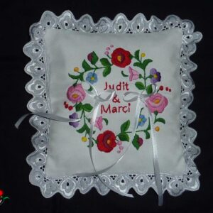 GYŰRŰPÁRNA Kalocsai koszorús monogramos minta
