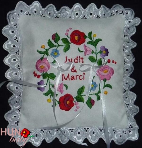 GYŰRŰPÁRNA Kalocsai monogramos 25x25cm