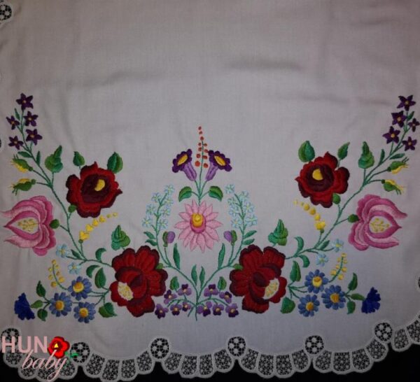 Néptáncos hagyományos riselt kötény fél 63x55 cm