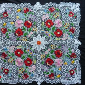 Riselt Terítő Kalocsai áttört 77x77cm