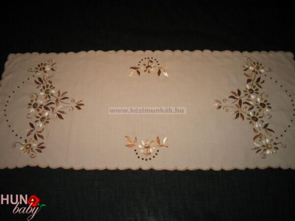 Terítő hímzett drapp margarettás 85x35 cm