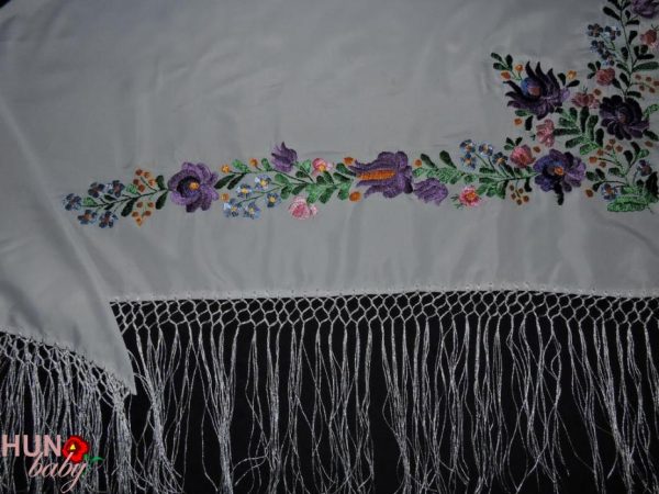 Hímzett vállkendő, stóla fehér lilás hímzéssel