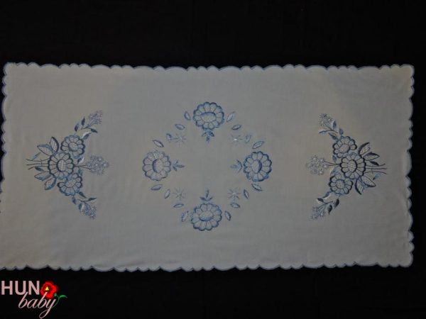 Hímzett terítő nagyfutó kék hímzéssel 120x60 cm