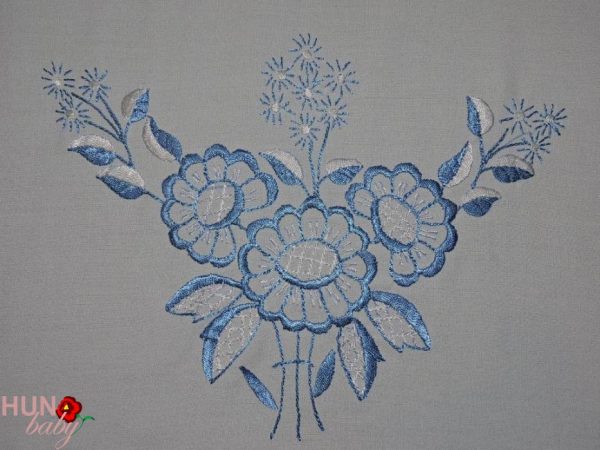 Hímzett terítő nagyfutó kék hímzéssel 120x60 cm