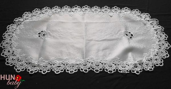 Csipkés szélű terítő fehér 118x60 cm