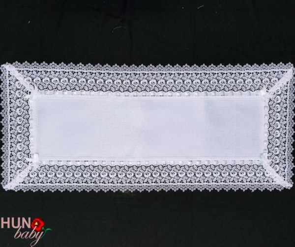 Csipkés szélű terítő fehér 88x38 cm