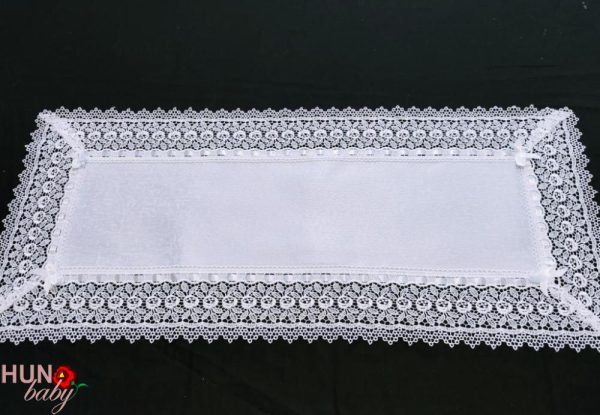 Csipkés szélű terítő fehér 88x38 cm