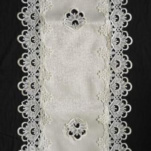 Csipkés szélű terítő krém 89x39 cm