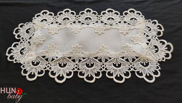 Csipkés szélű terítő krémsárga 50x28 cm