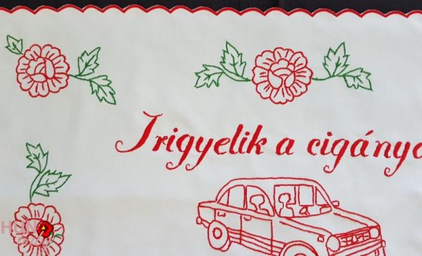 Falvédő Irigyelik a cigányok 82x53 cm