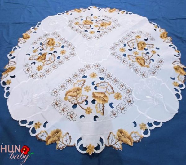 Géppel hímzett terítő fehér pipacsos kör 85 cm
