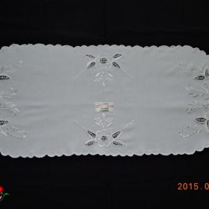 Hímzett fehér futó komlói 85x35 cm