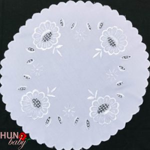 Hímzett terítő fehér 45 cm