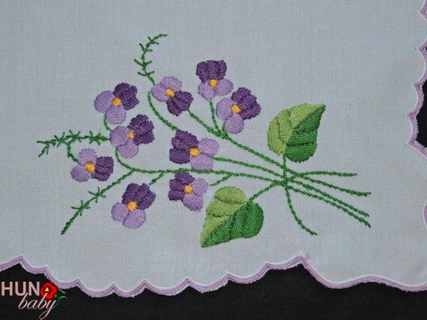 Hímzett terítő ibolyás futó 85x35 cm