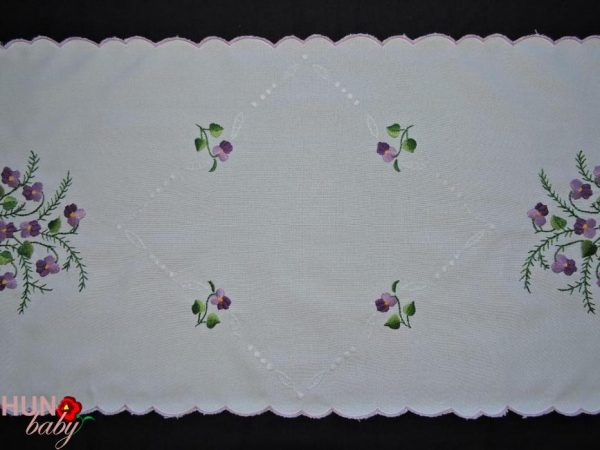 Hímzett terítő ibolyás futó kosaras 85x35 cm