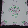 Hímzett terítő ibolyás luggalt futó 85x35 cm
