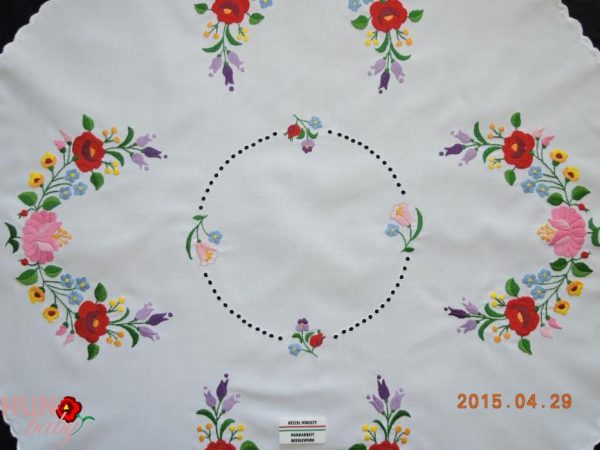 Hímzett terítő kalocsai kör 85 cm