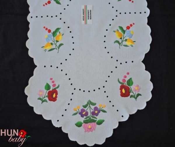 Hímzett terítő kalocsai mintával luggalt 75x35 cm