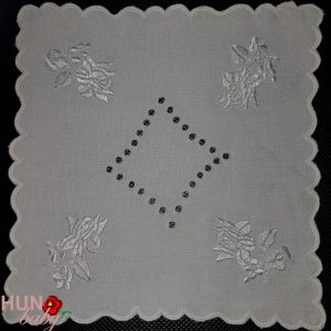 Hímzett terítő luggalt fehér hímzéssel 25x25 cm