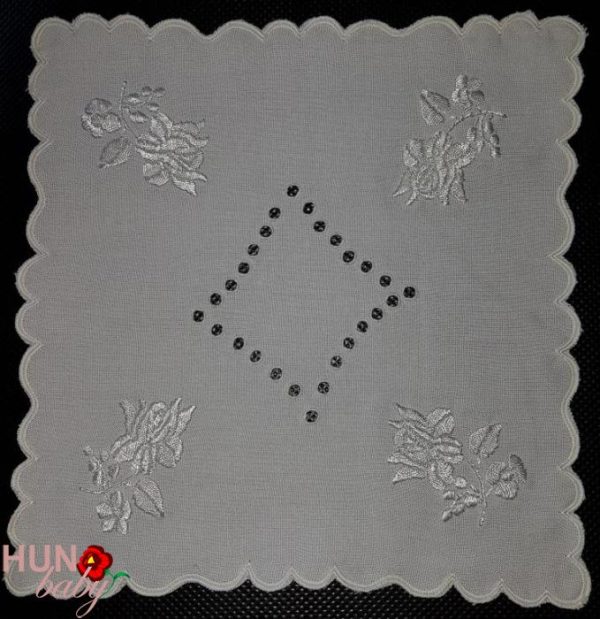 Hímzett terítő luggalt fehér hímzéssel 25x25 cm