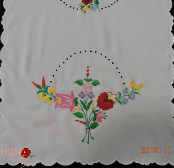 Hímzett terítő nagyfutó kalocsai luggalt 110x50 cm