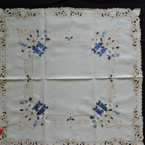 KARÁCSONYI TERÍTŐ gépi drapp 85x85 cm