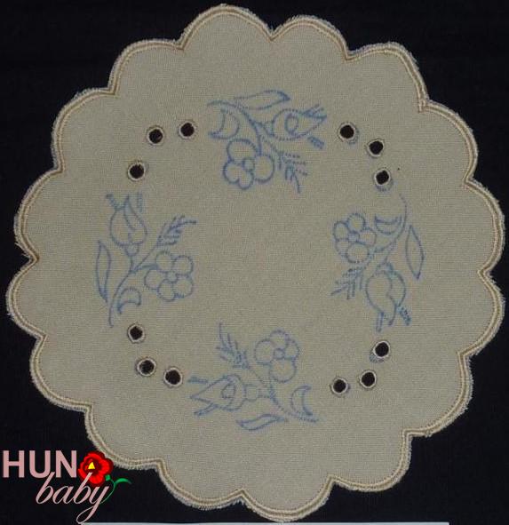 Kisterítő drapp szegett luggalt 18 cm (előnyomott)