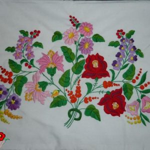 Párna előnyomott kalocsai fehér 58x45 cm