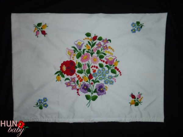 Párna előnyomott kalocsai fehér 58x45 cm
