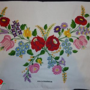 Párna előnyomott kalocsai fehér 58x45 cm