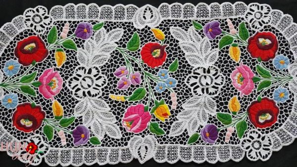 Riselt terítő kalocsai áttört ovális 70x33 cm