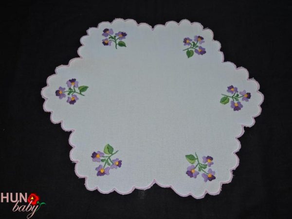 Hímzett terítő ibolyás kör 33 cm