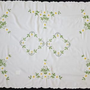 Hímzett terítő margarettás 140x90 cm