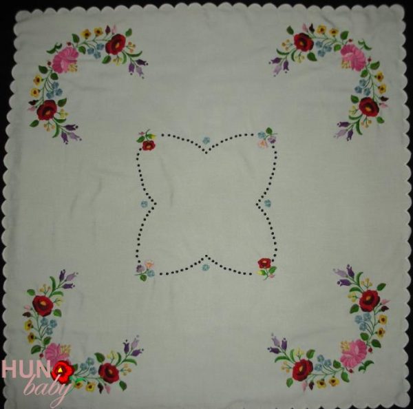 Hímzett terítő luggalt kalocsai 85x85 cm