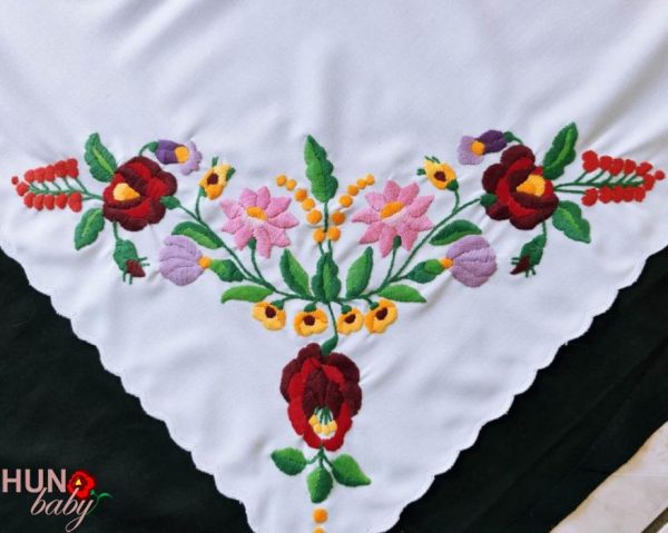 Hímzett terítő kalocsai luggalt 85x85 cm