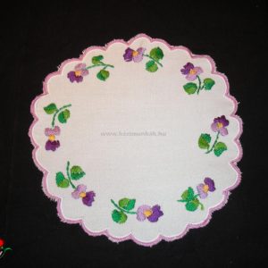 Hímzett terítő ibolyás 17 cm kör