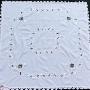 Hímzett terítő uri minta riselt 90x90 cm