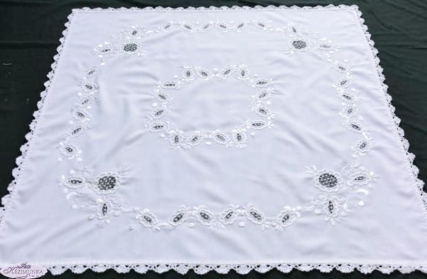 Hímzett terítő uri minta riselt 90x90 cm