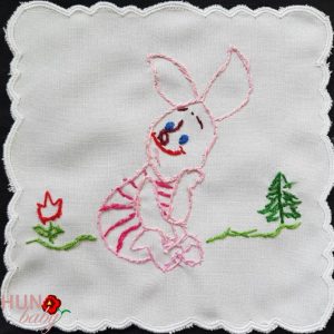 Előnyomott kalocsai terítő szegett Malacka 17x17cm
