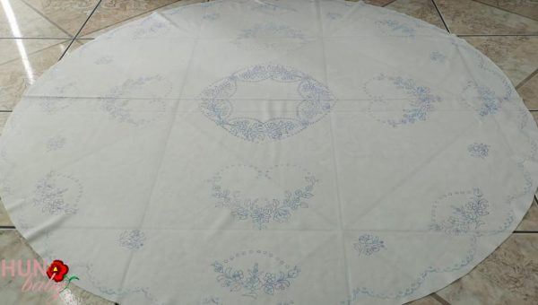 Előnyomott szegetlen kalocsai nagyterítő kör 150 cm
