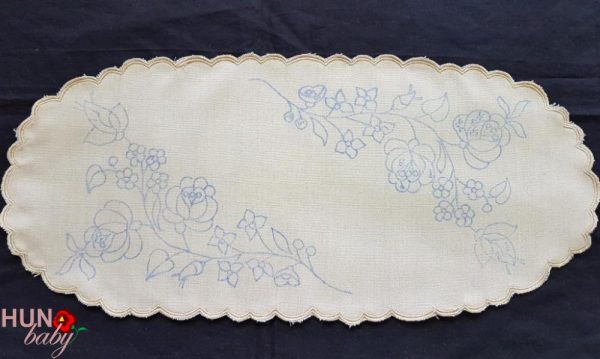 Előnyomott szegett kalocsai drapp 38x18 cm