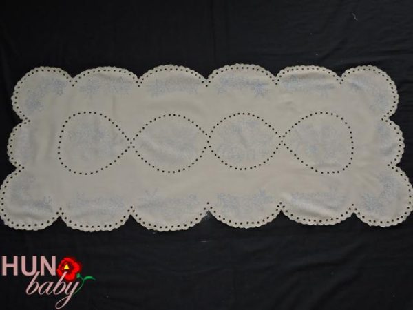 Előnyomott terítő szegett luggalt drapp 100x42 cm