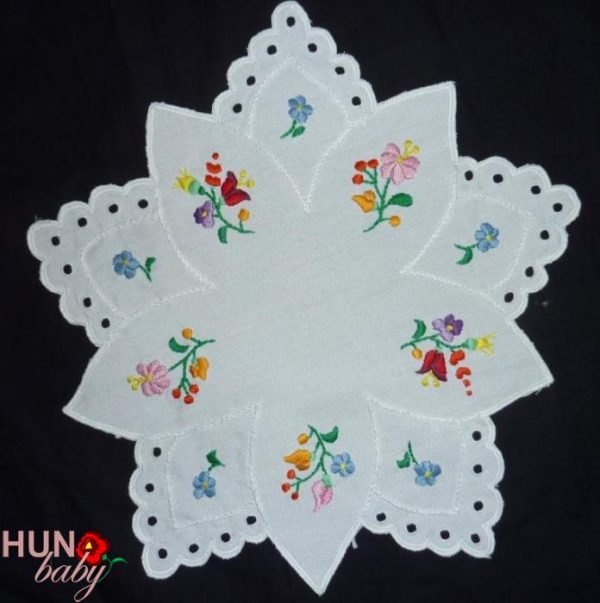 Előnyomott terítő kalocsai szegett 30 cm