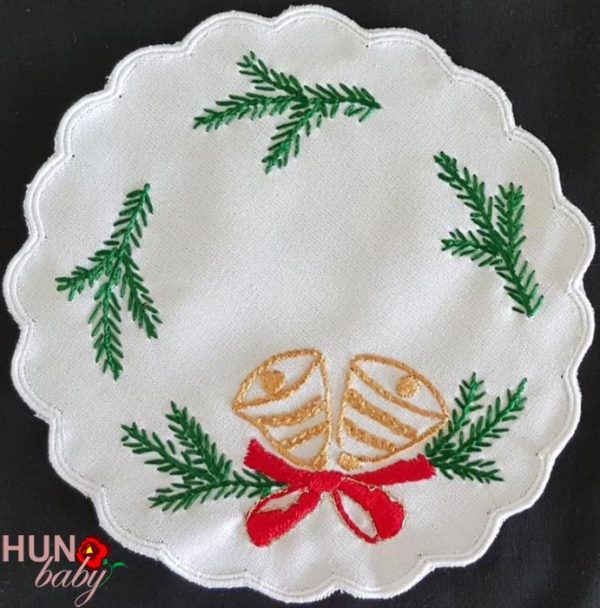 Karácsonyi terítő előnyomott szegett kör 16 cm