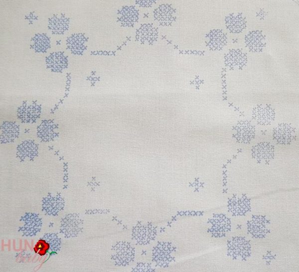 Keresztszemes előnyomott kör szegetlen fehér 35 cm