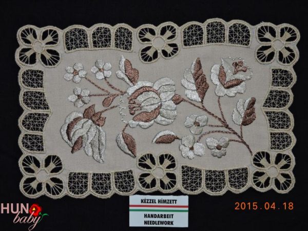 Riselt drapp terítő 26x16 cm