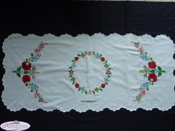 Előnyomott nagyfutó kalocsai szegett 110x45 cm