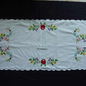 Előnyomott nagyfutó kalocsai szegett 110x45 cm